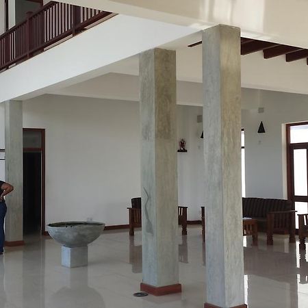 Ceylonica Beach Hotel Негомбо Екстериор снимка