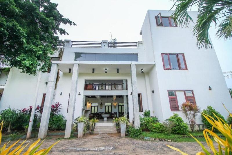 Ceylonica Beach Hotel Негомбо Екстериор снимка