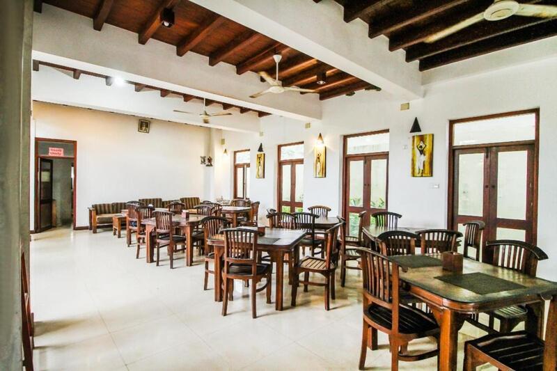 Ceylonica Beach Hotel Негомбо Екстериор снимка